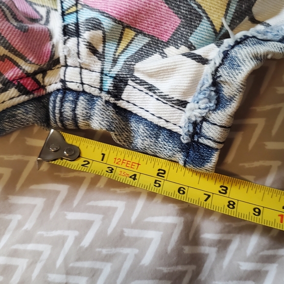 The Classic Comic Book Print Womens Denim Shorts sz M - Picture 9 of 9